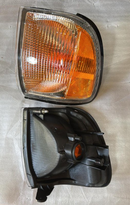 Faro esquinero RH Nissan Terrano PR50