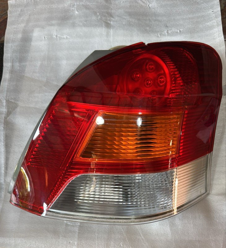 Faro trasero RH Toyota VITZ 010 