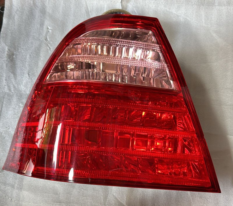 Faro trasero LH Toyota Corolla 05