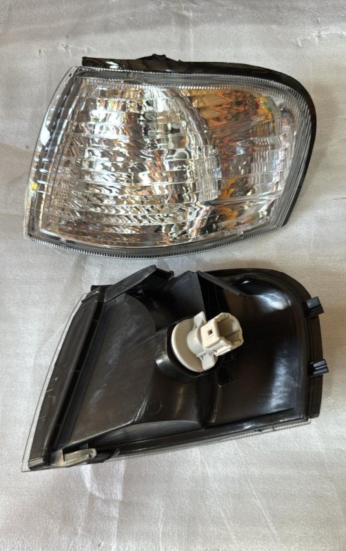 Faro esquinero RH Nissan Sunny 
