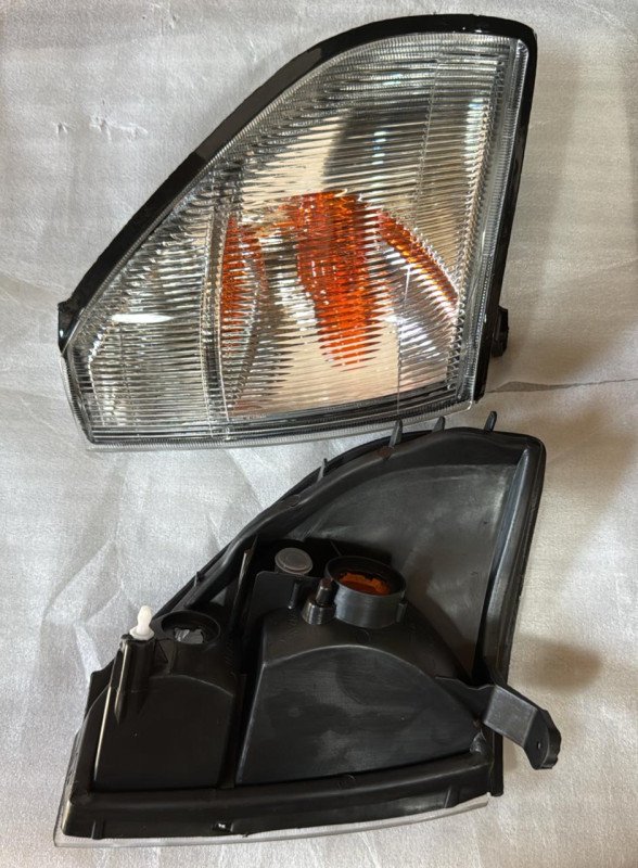 Faro esquinero LH Toyota Prado 