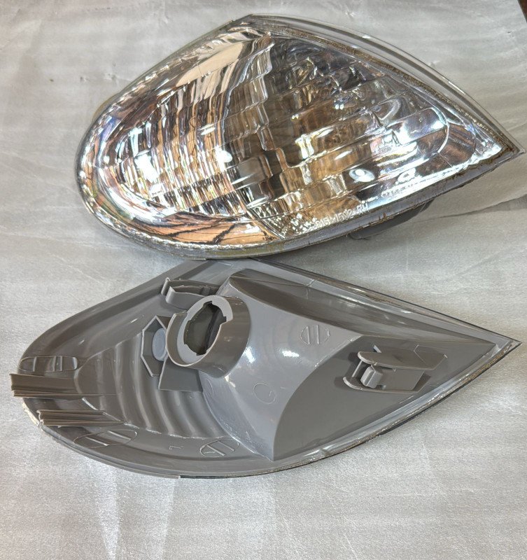 Faro esquinero RH Nissan Silphy
