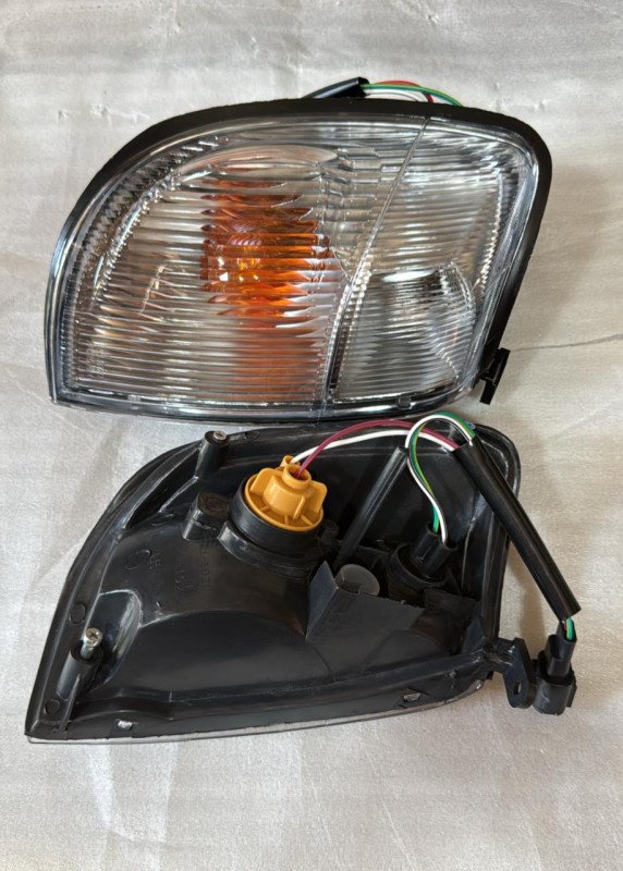 Faro esquinero LH Nissan Frontier 98