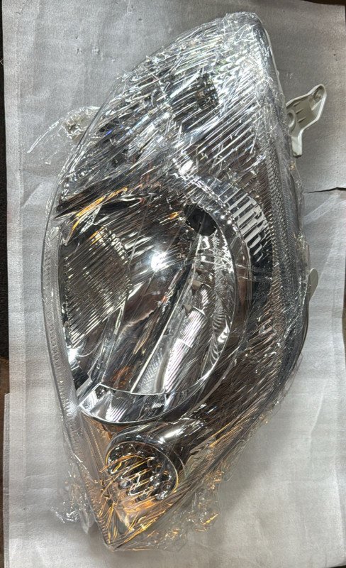 Faro delantero RH Toyota Corolla 01/02
