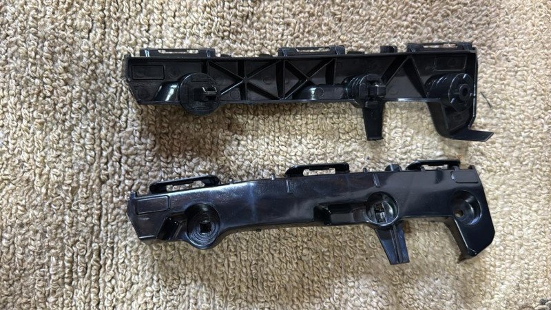 Soporte de Envolvente RH Toyota Hilux 012