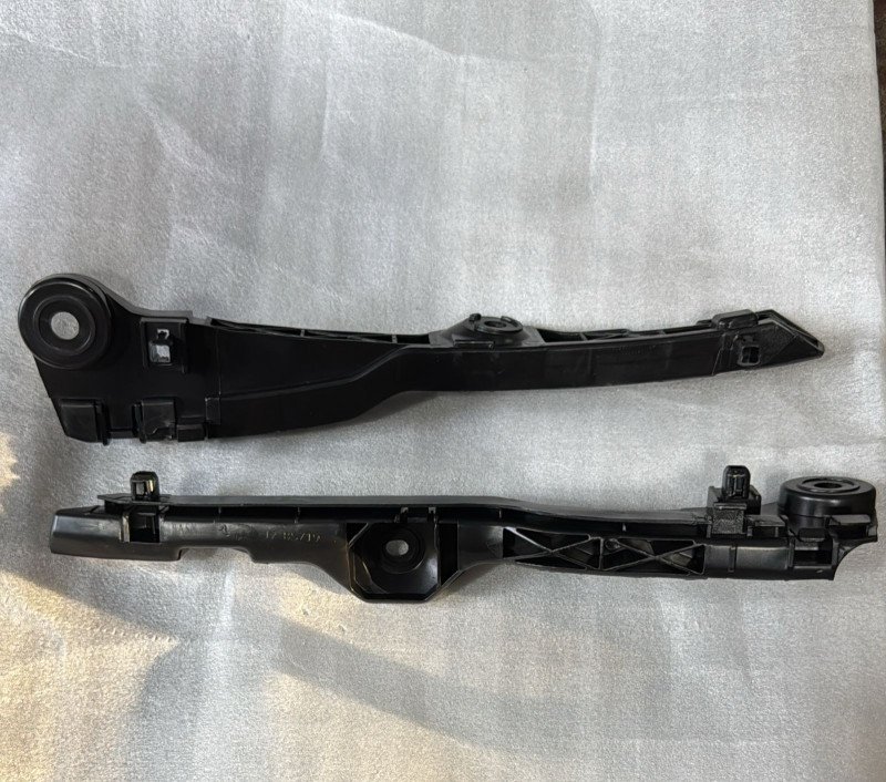 Soporte de Envolvente RH Nissan Frontier 07