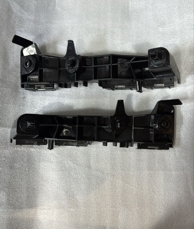 Soporte de Envolvente LH Toyota Fortuner 011