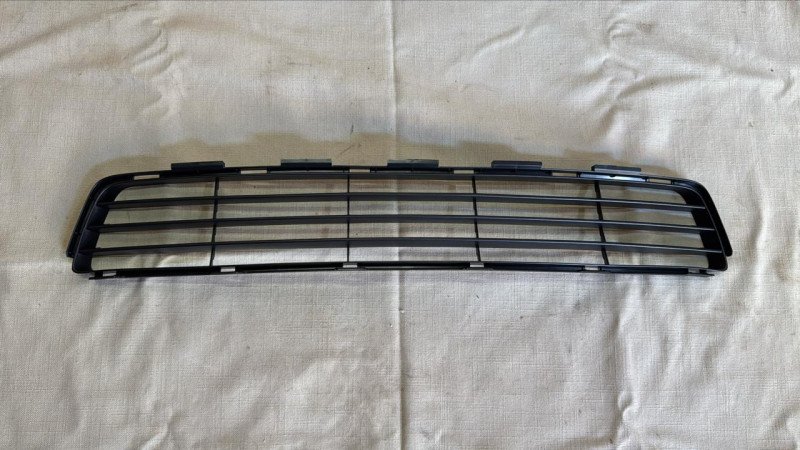 Parrilla Paragolpe Toyota VITZ 10