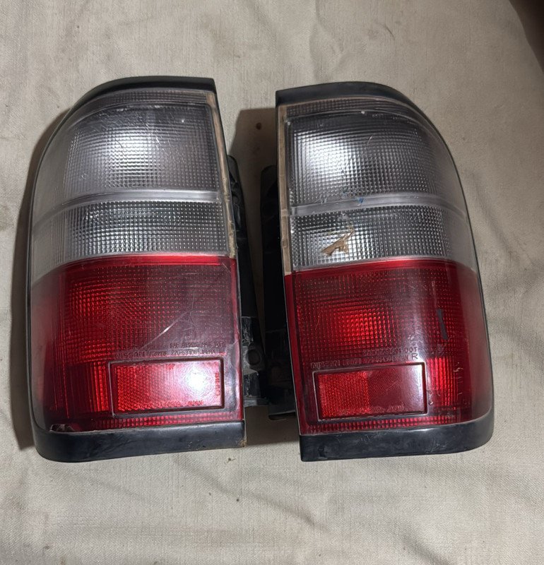 Faro Trasero Nissan Regulus LH (usado)