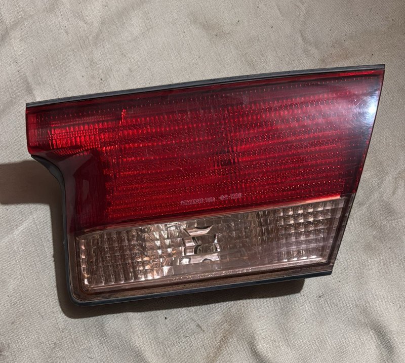 Faro trasero Nissan Sunny LH (usado)