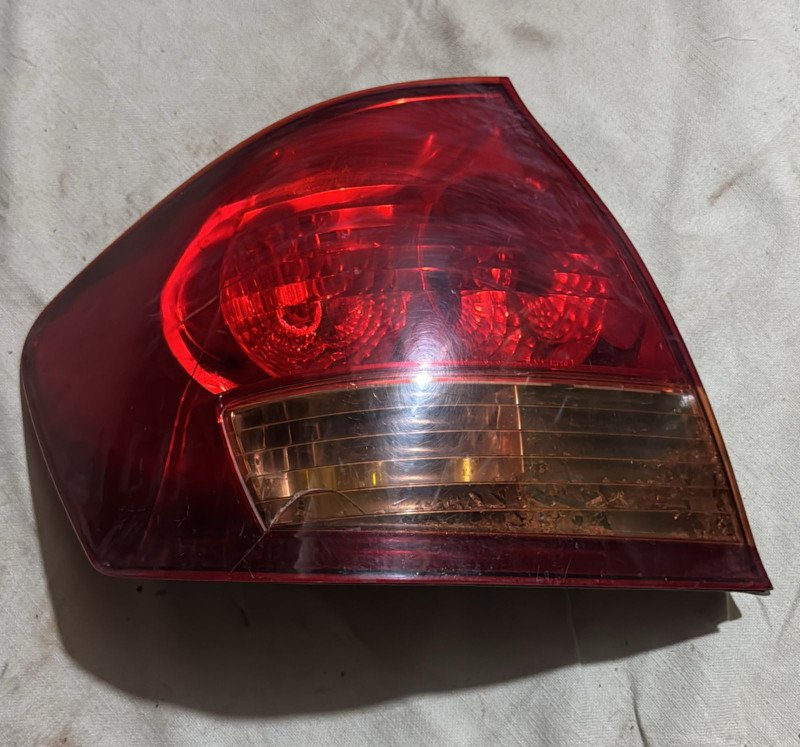 Faro trasero Toyota Allion LH (usado)