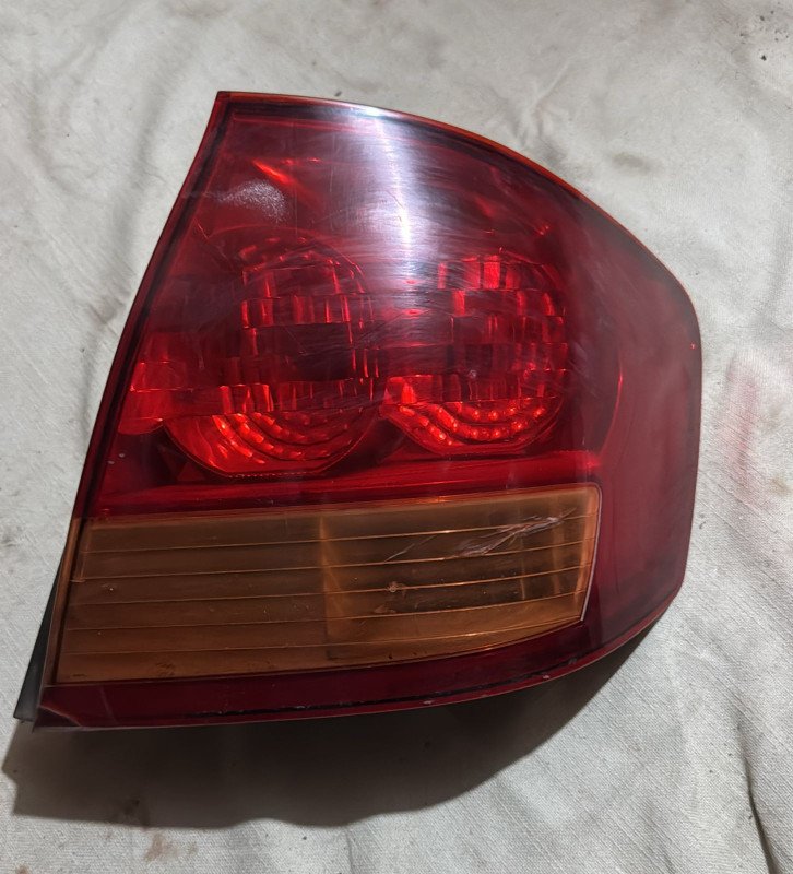 Faro trasero Toyota Allion RH (usado)
