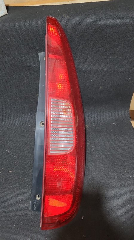 Faro trasero Mitsubishi Colt RH (usado)