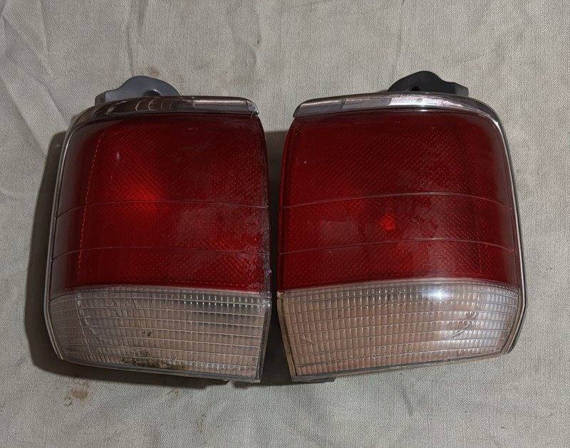 Faro trasero toyota Regius LH (usado)