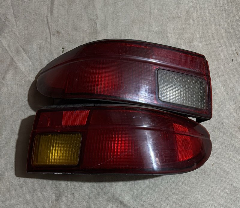 Faro trasero Kia Sephia RH (usado)