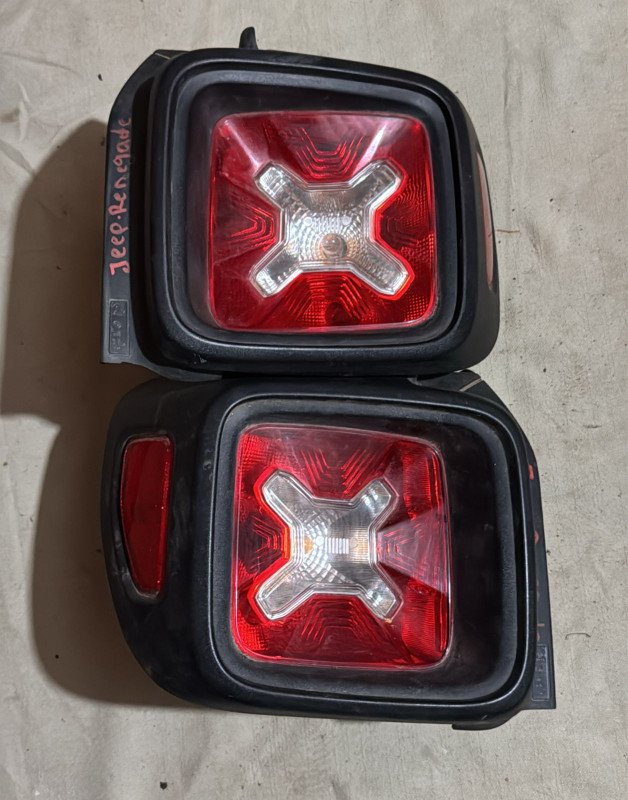 Faro trasero Jeep Renegade LH (usado)