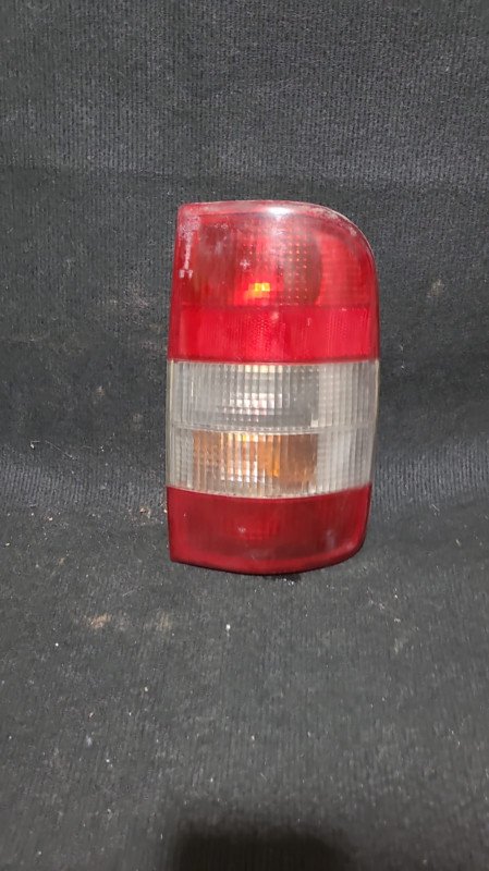 Faro Trasero Toyota Blazer RH (usado) 