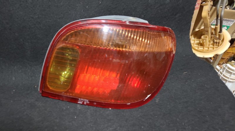 Faro Trasero toyota Vitz 99 RH (usado)