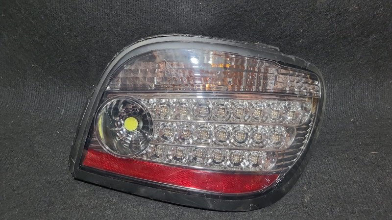 Faro trasero Toyota Vitz Rs RH (usado)