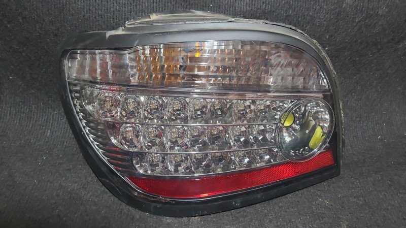 Faro trasero Toyota Vitz Rs LH (usado)