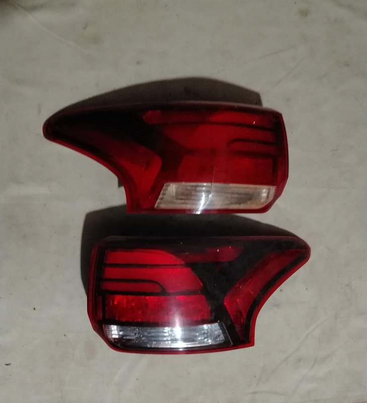 Faro trasero Mitsubichi Outlander LH (usado)