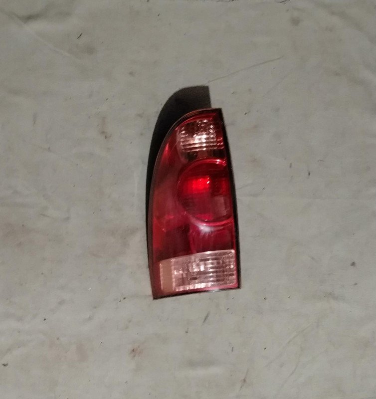 Faro Trasero Toyota Tacoma LH (usado)