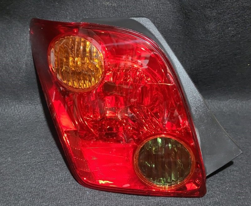 Faro trasero Toyota IST 02-04 LH (usado)