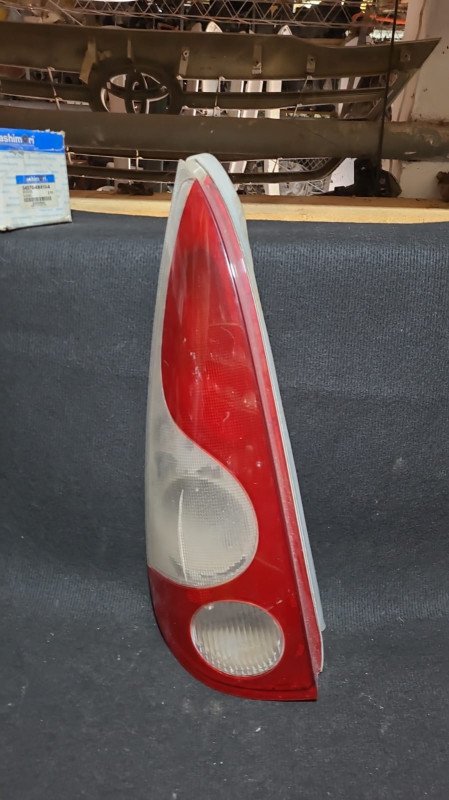 Faro Trasero Toyota Funcargo RH 