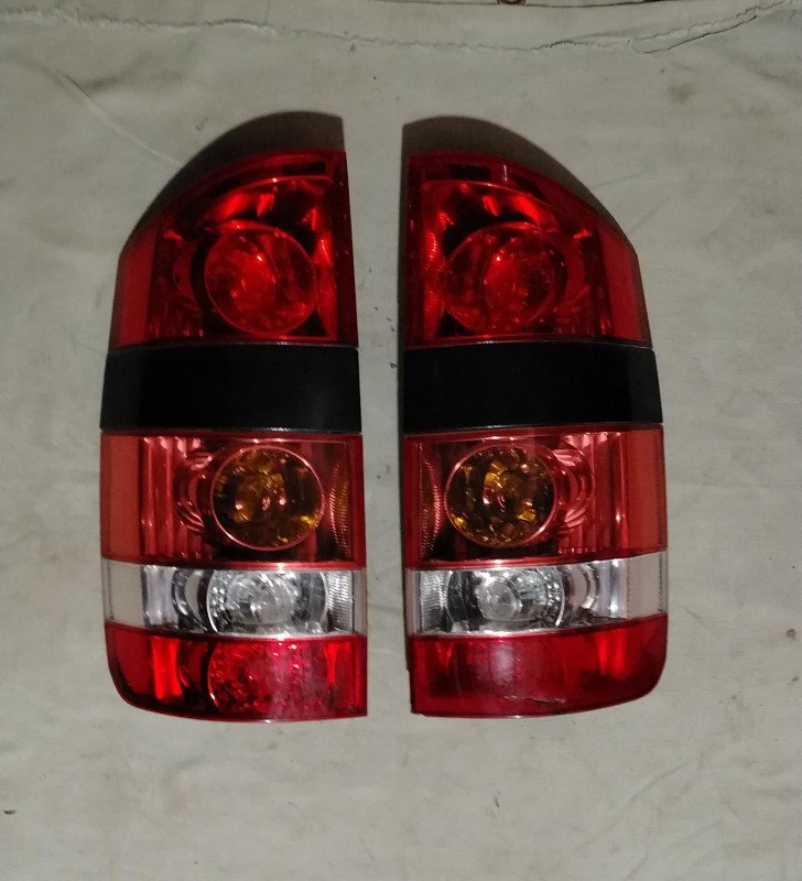 Faro Trasero Toyota Noah LH (usado)