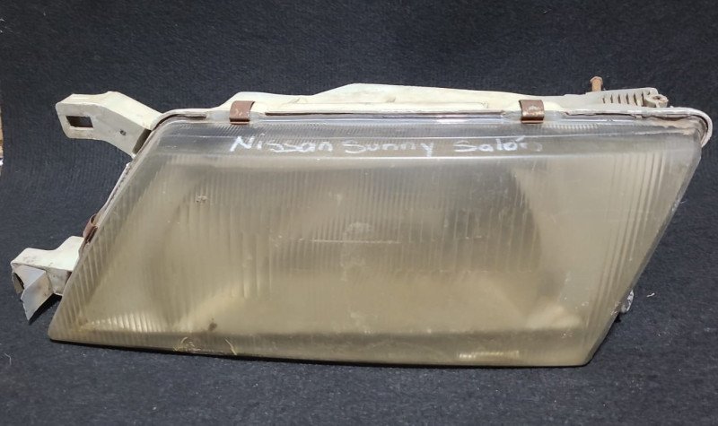 Faro delantero Nissan Sunny LH