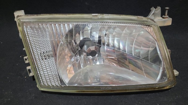 Faro delantero Toyota Regius RH 