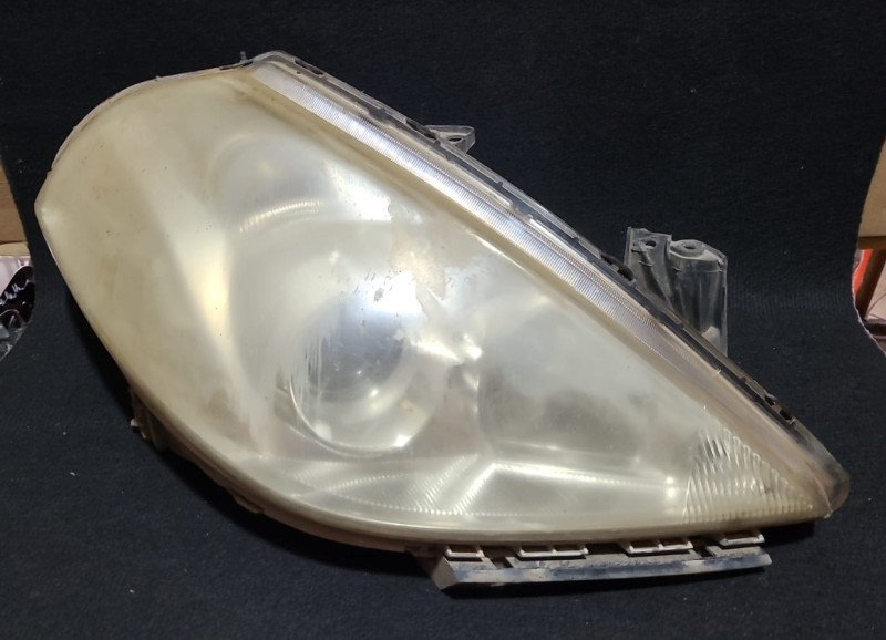 Faro delantero Nissan Tiida  RH 