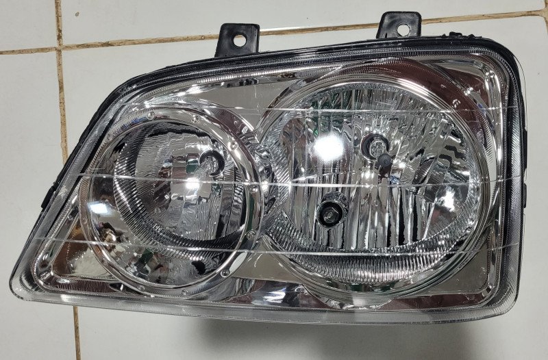 Faro delantero Toyota Terios LH 