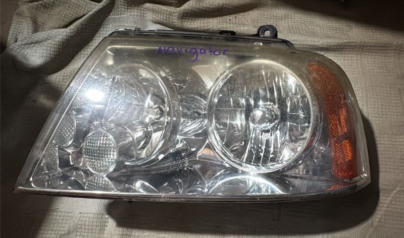 Faro delantero Ford Navigator LH 