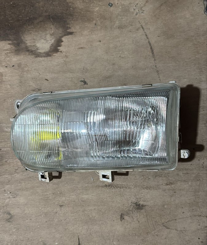 Faro delantero Nissan Serena RH 