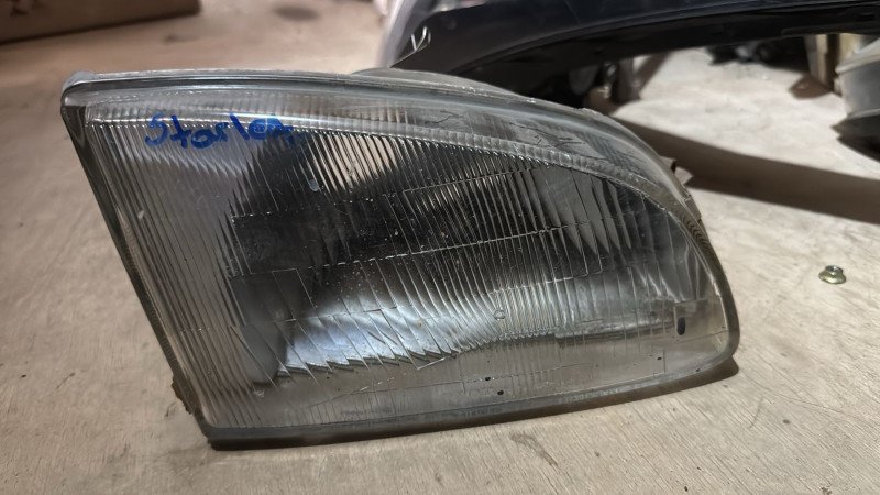 Faro delantero toyota Starlet LH