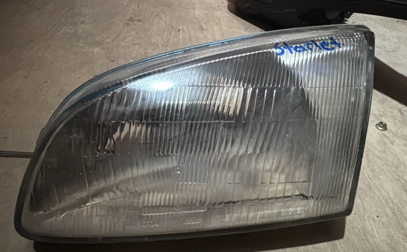 Faro delantero toyota Starlet RH 