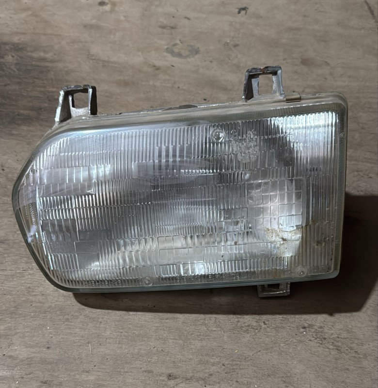 Faro delantero Nissan PR50 LH 