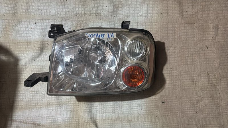 Faro delantero Nissan Frontier LH 