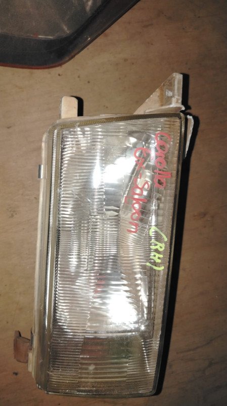 Faro trasero Toyota Corolla Ex Saloon RH 