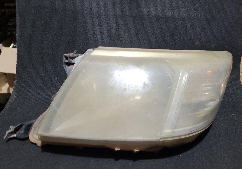 Faro delantero Toyota Hilux 2015 LH