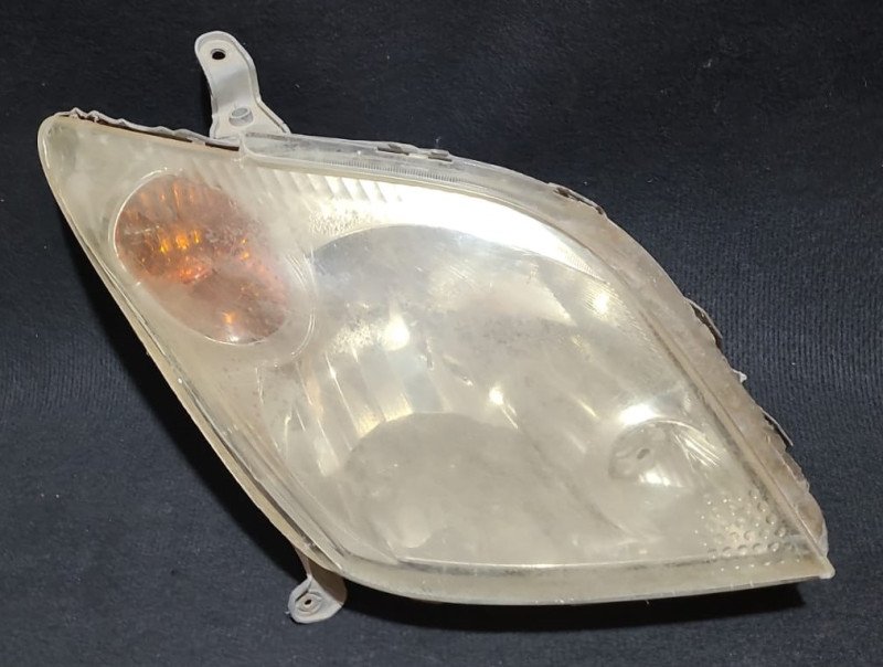 Faro delantero Toyota IST 02 LH 