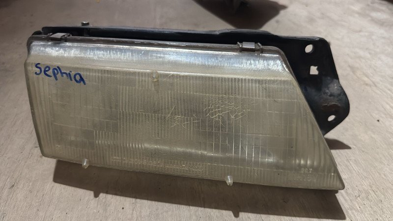Faro delantero Kia Sepia RH