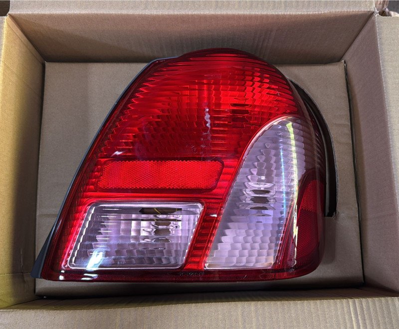 Faro Trasero Toyota Platz 99 /02 RH