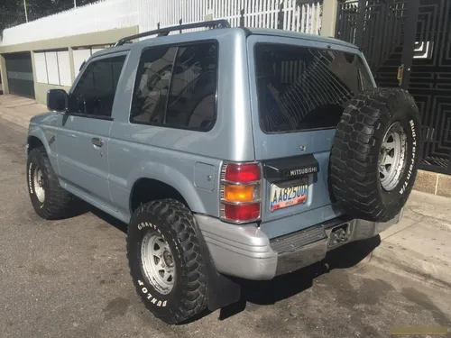 Luneta Mitsubishi Pajero Montero 