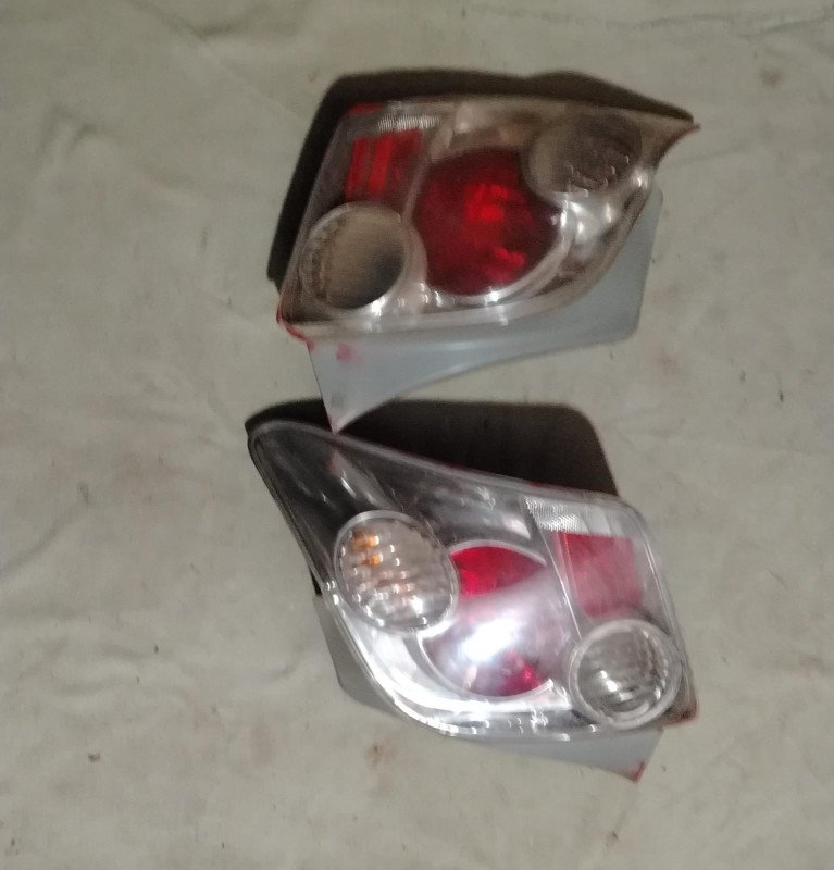 faro trasero Toyota IST LH