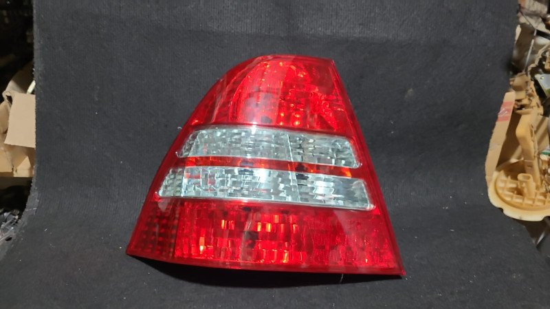 Faro Trasero Toyota Corolla 03 LH 