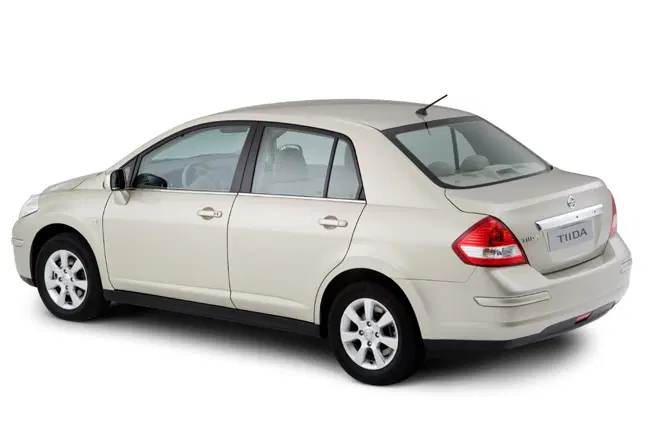 Vidrio Puerta Nissan Tiida LH Del