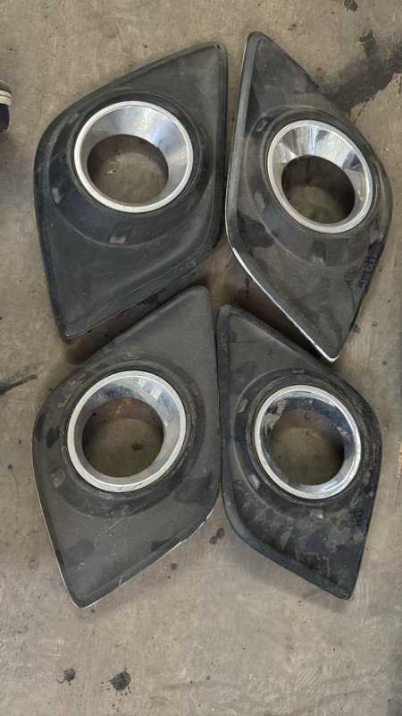 Tapa de busca huella hilux RH 