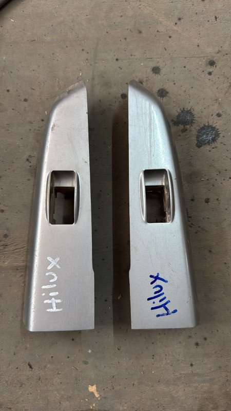 Moldura Levanta Vidrio Hilux
